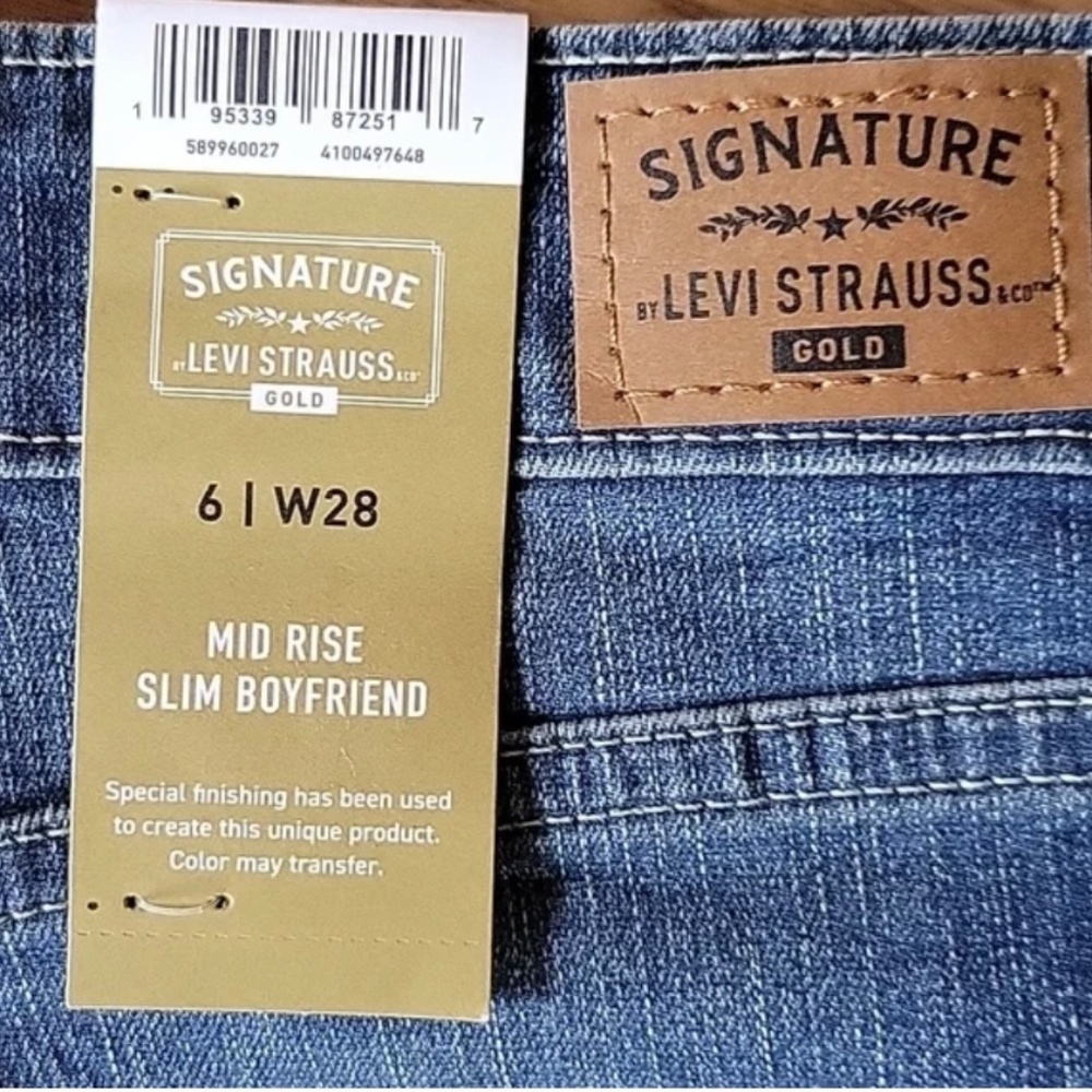 Levi's - Picture 2 of 3